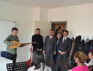 İBB Başkanı Ekrem İmamoğlu, Ataşehir’de Kültür Merkezini İnceledi