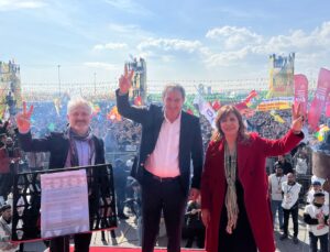 DEM Parti’nin İstanbul Nevruz Kutlamasına Binlerce Kişi Katıldı