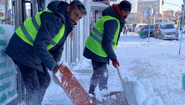 Ardahan Belediye Ekipleri Kar Temizliği Başladı