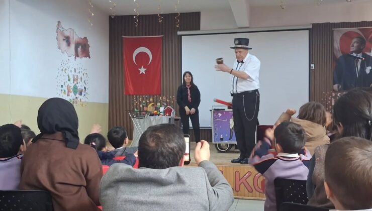 Ardahanlı Öğrencilerin Sihirbaz Sevinci