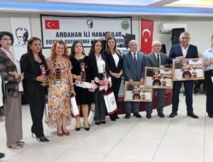 İzmir’de Kadınlar Dayanışma ve Eğlence Gecesi Yaptılar