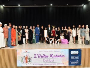 Esenyurt’ta Üreten Kadınlar Defilesi