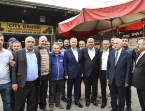 Mansur Yavaş, Yenimahalle Toptancı Hali’ni Ziyaret Etti