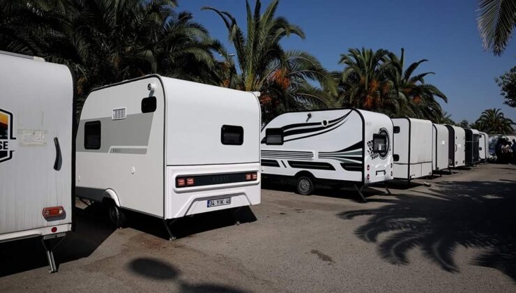 Maltepe sahilinde park halindeki karavanlar kaldırıldı