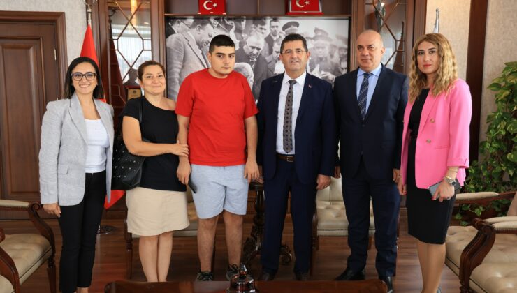 Çekmeköy Belediyesi, Otizmli Genç Arda’ya Sahip Çıktı