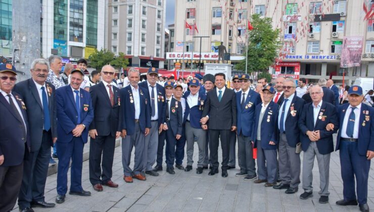 Esenyurt’ta Gaziler Günü Anmasında Duygu Dolu Anlar