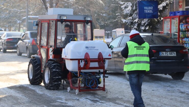 Ardahan’da Buz Çözücü Solüsyon Serpme Makinesi