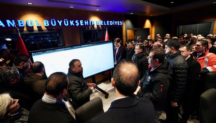 İBB, 6 Şubat Depremini AKOM Önünde Andı