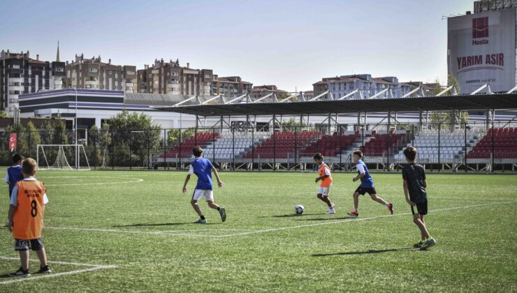Başkentli Minikler Yaz Tatilinde Futbol İle Buluştu