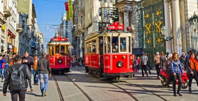 İstanbul caddelerinde trafik ‘turist’ ile ayrışıyor
