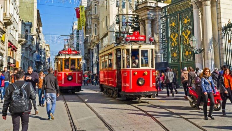 İstanbul caddelerinde trafik ‘turist’ ile ayrışıyor