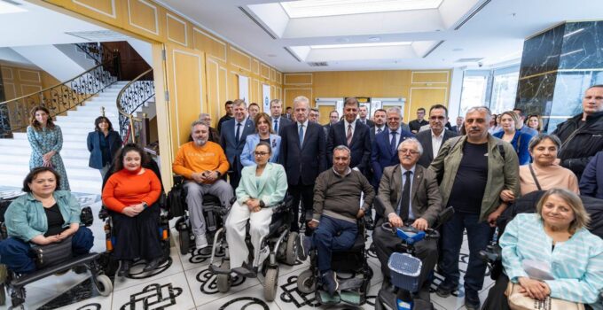 Erişilebilir kent hedefiyle 98. Kırmızı Bayrak İZTO’nun oldu