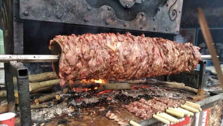 Ardahan’da Köprülü Beldesi’nde Çağ Kebap Yenir