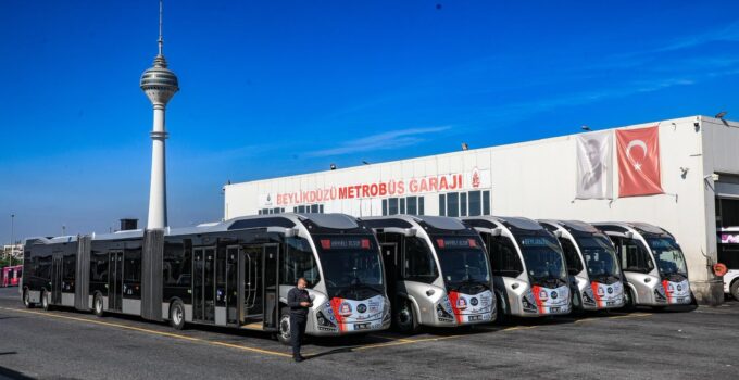 İstanbul’da Yeni Metrobüsler Hizmete Sunuldu